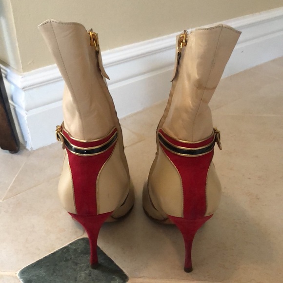 ❤️Casadei Stiletto Tan, red suede heels, gold tone/black w/patent straps booties - Picture 6 of 14